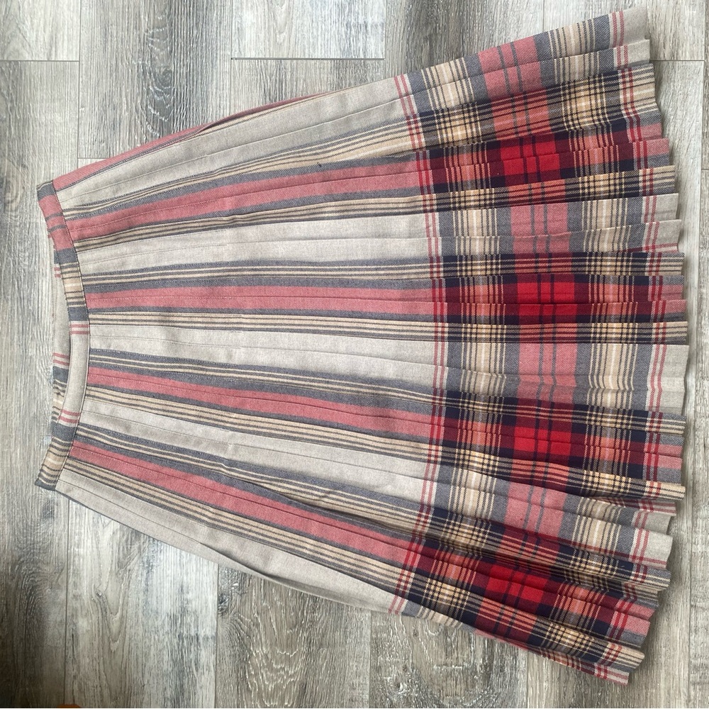 Vintage Wool Plaid Wrap Around Skirt A-Line Skirt in Red and Tan - Picture 3 of 12